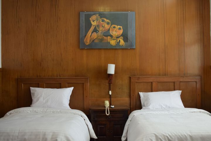 Room 33 of 77