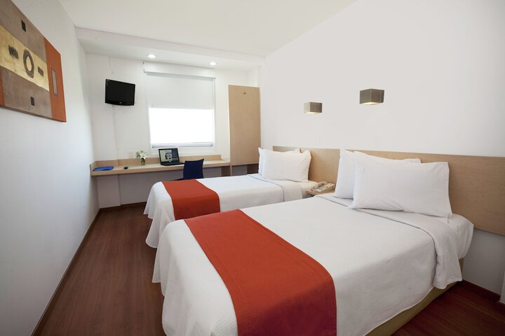 Room 8 of 32
