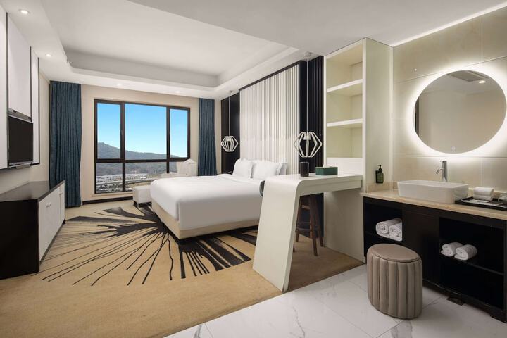 Room 54 of 79