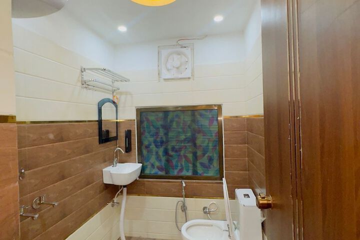 Room 10 of 11