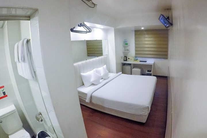 Room 18 of 66