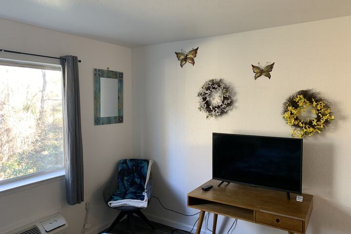 1 Queen Bed (21 of 103)