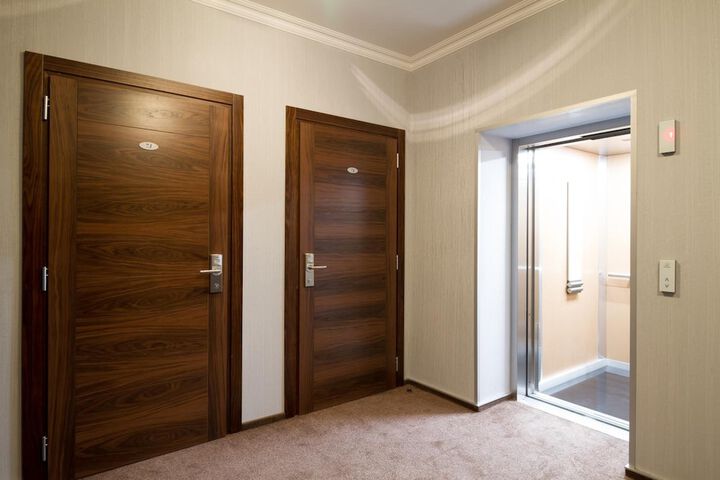 Room 8 of 38