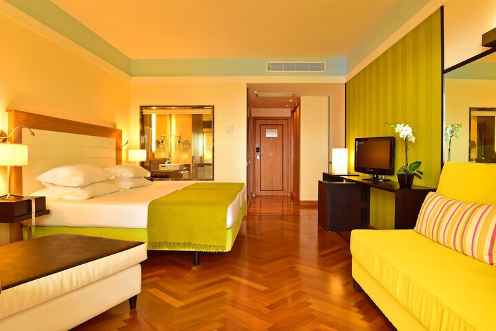 Room 11 of 25