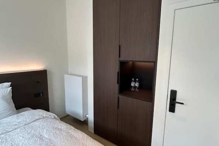 Room 2 of 44