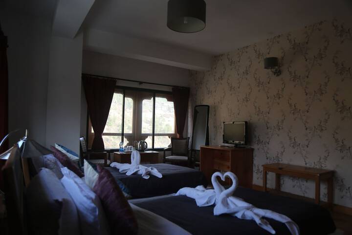 Room 9 of 18
