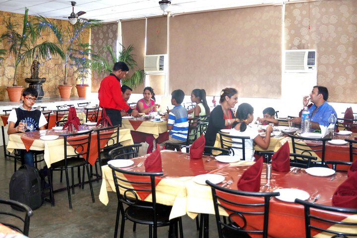 Dining 35 of 50