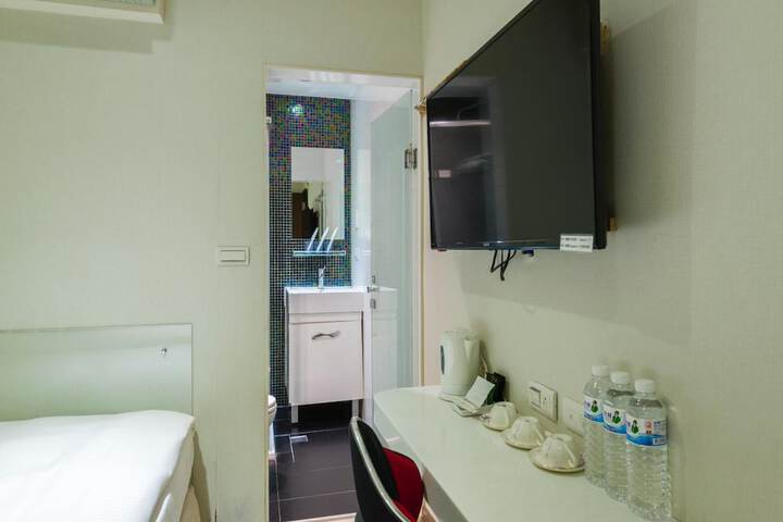 Room 10 of 20