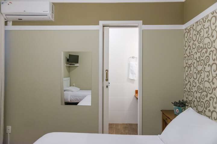 Room 11 of 109