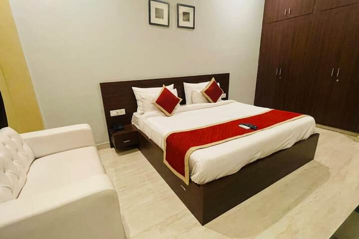 Room 9 of 20