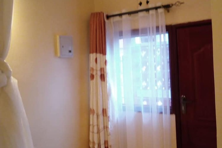 Room 5 of 16