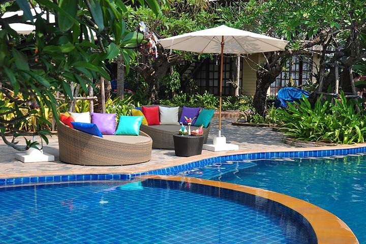 Hotel with Pool