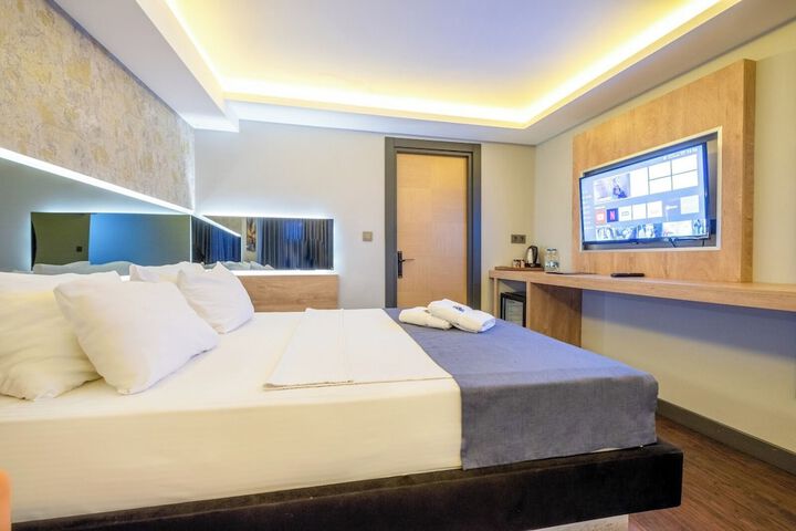 Room 7 of 100