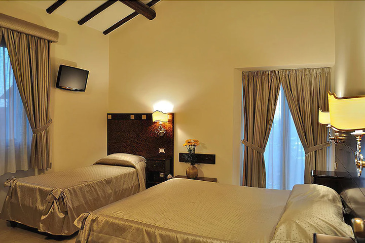 Room 8 of 9