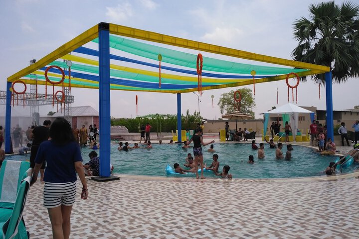 Pool 40 of 83