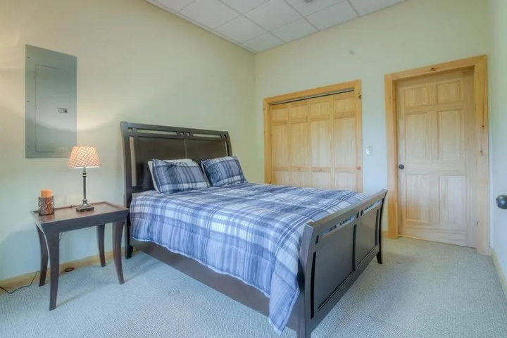 Room 4 of 17