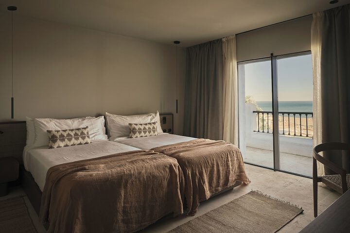 Room 46 of 225