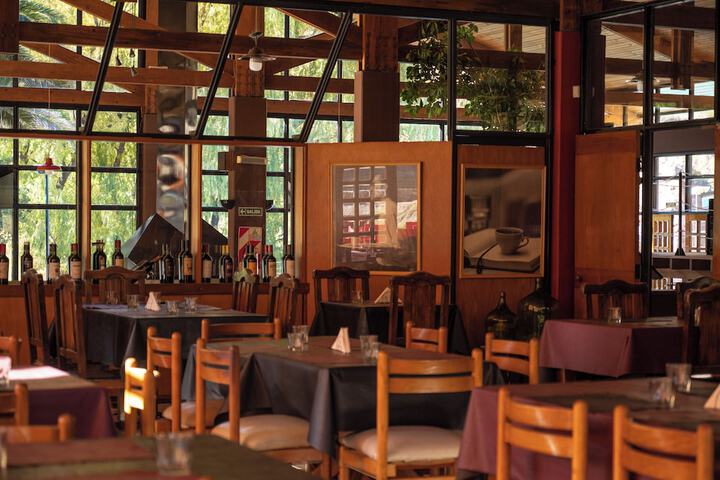 Dining 42 of 77