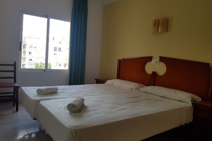 Room 4 of 9
