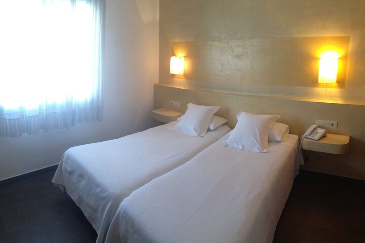 Room 6 of 66