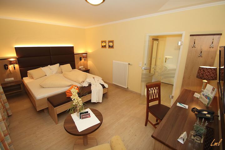 Room 4 of 61