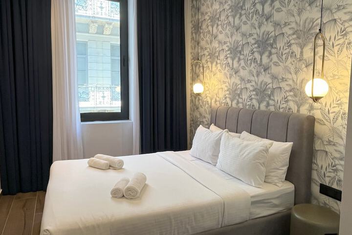 Room 8 of 37