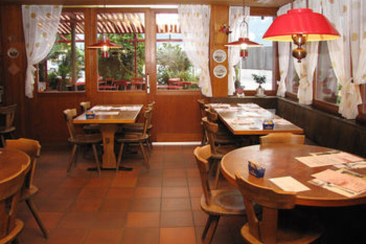 Dining 3 of 11