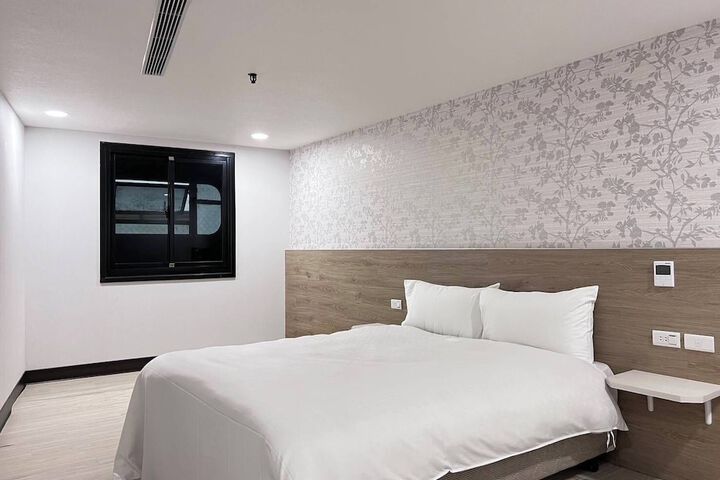 Room 10 of 26