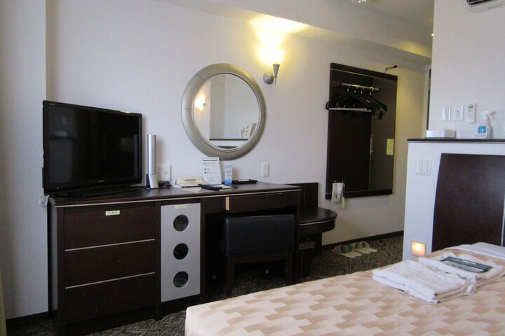 Room 13 of 103