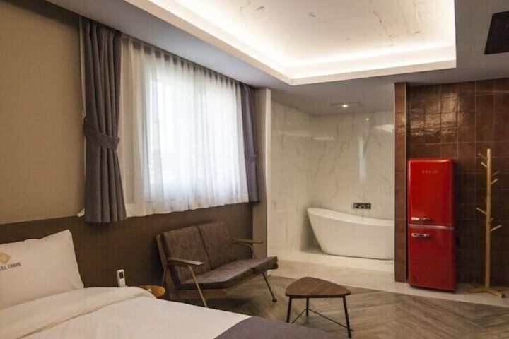 Room 30 of 107