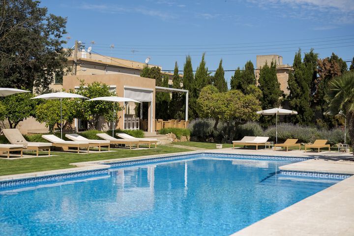 Hotel with Pool