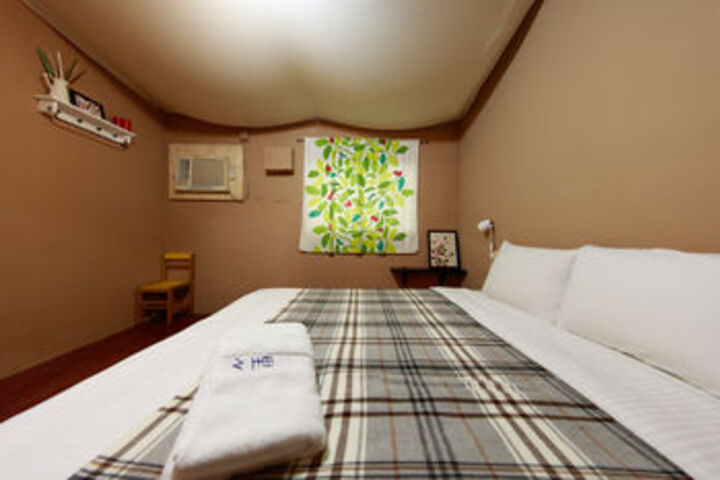 Room 10 of 19