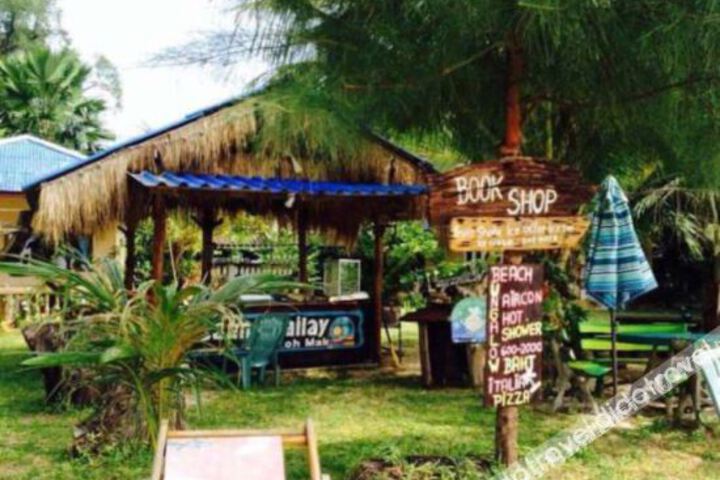 Baan Chai Lay Krua Tonhom