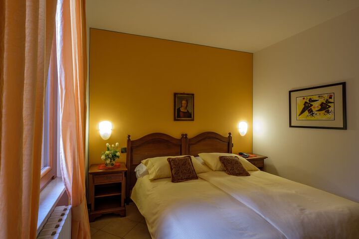 Room 12 of 115