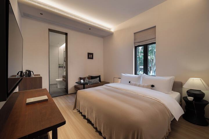 Room 52 of 100