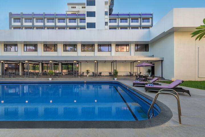 Hotel with Pool