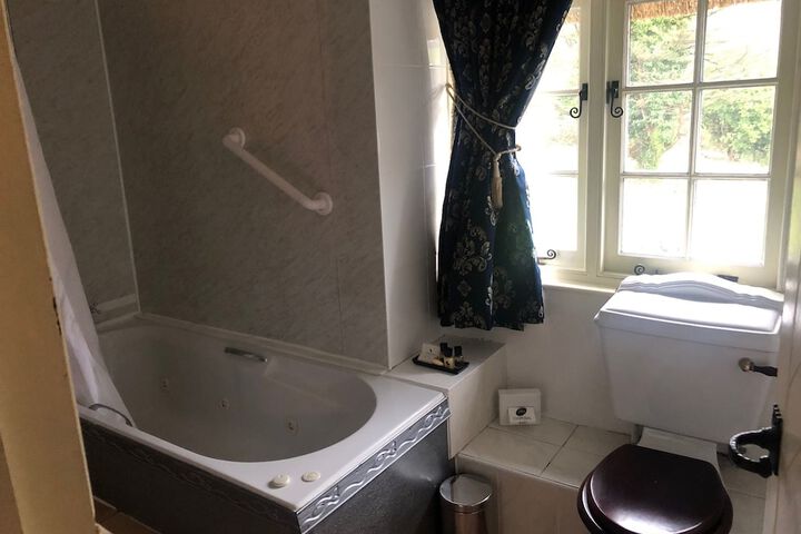 Room 26 of 46