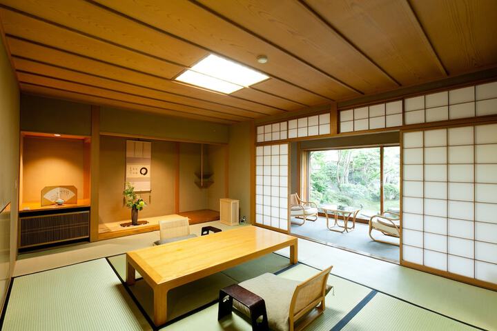 Room 3 of 39