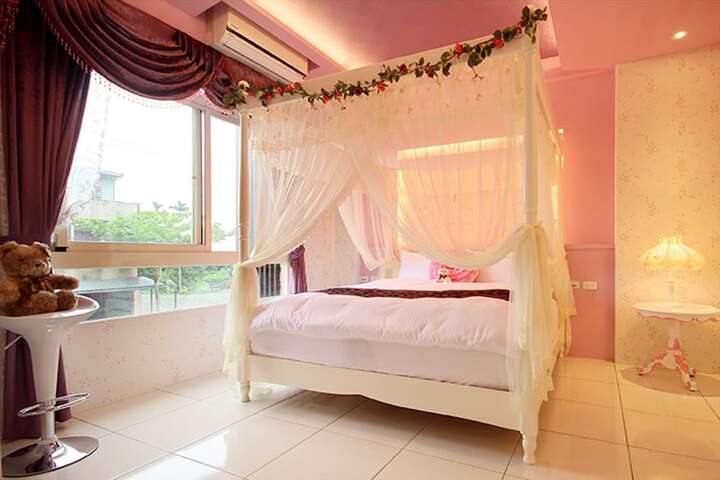 Room 19 of 25