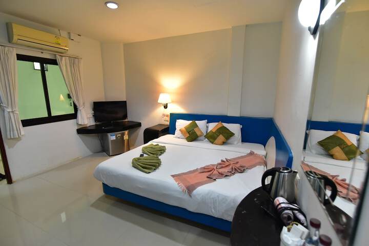 Room 12 of 48