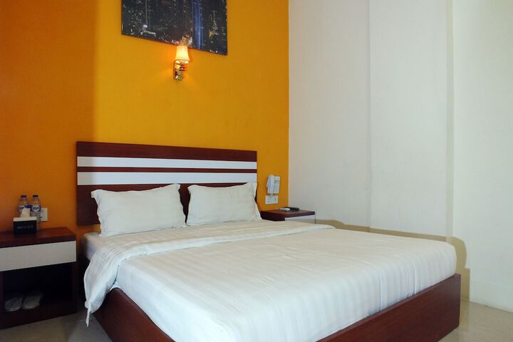 Room 10 of 24