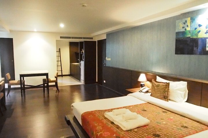 Room 33 of 62