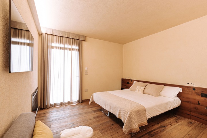 Room 12 of 74
