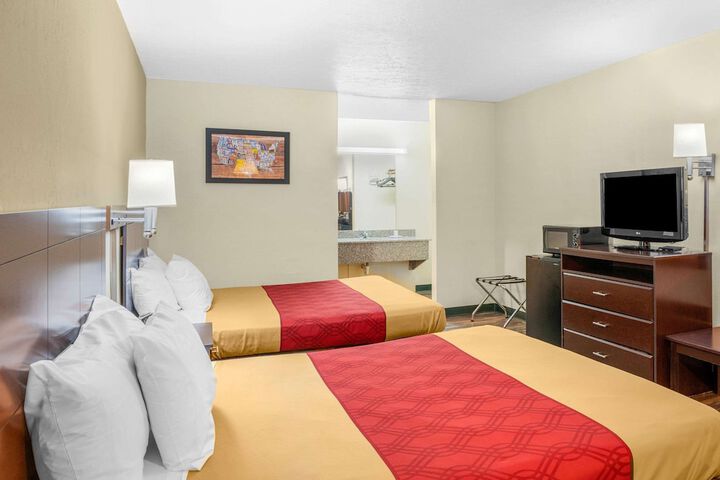 1 Queen Bed (14 of 14)