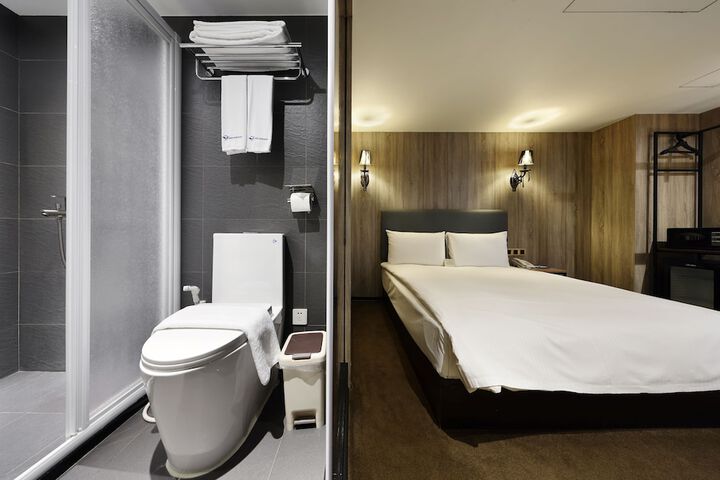 Room 33 of 36