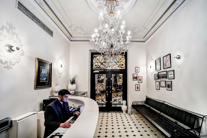 Entrance & Lobby