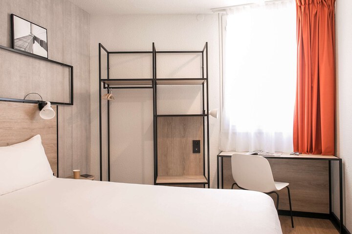 Room 33 of 134