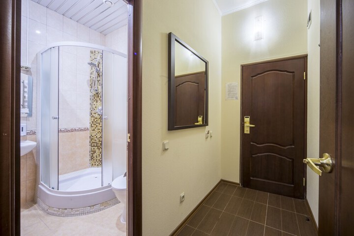 Room 4 of 32