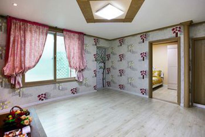 Room 34 of 53