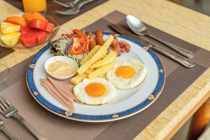 Breakfast/Coffee Service 106 of 140